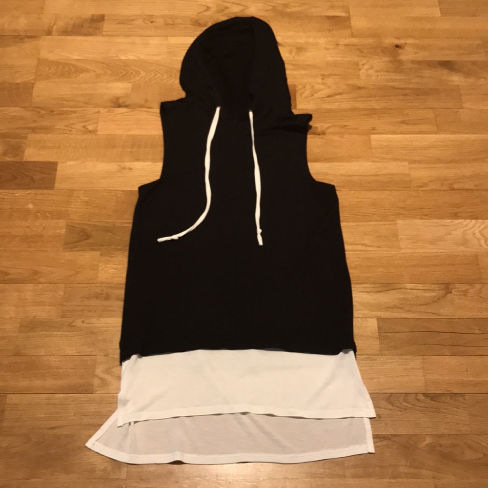 Eric+Lani Women’s sleeveless hoodie